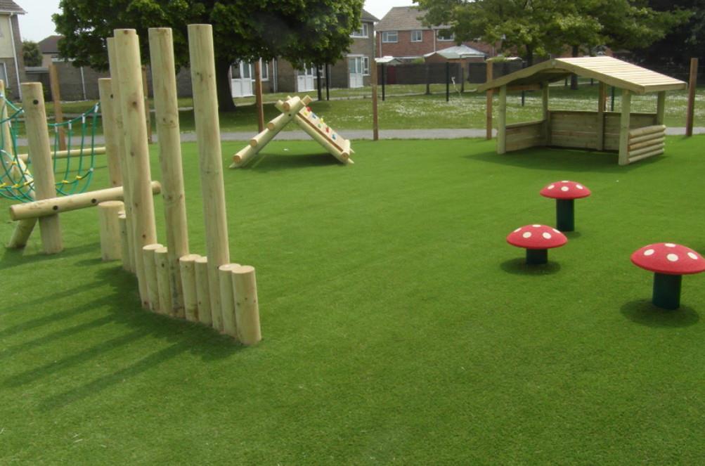 umetno-travo-varnejše artificial-grass-safer